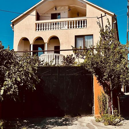 Family Guesthouse - Macharashvili Tbilissi Extérieur photo