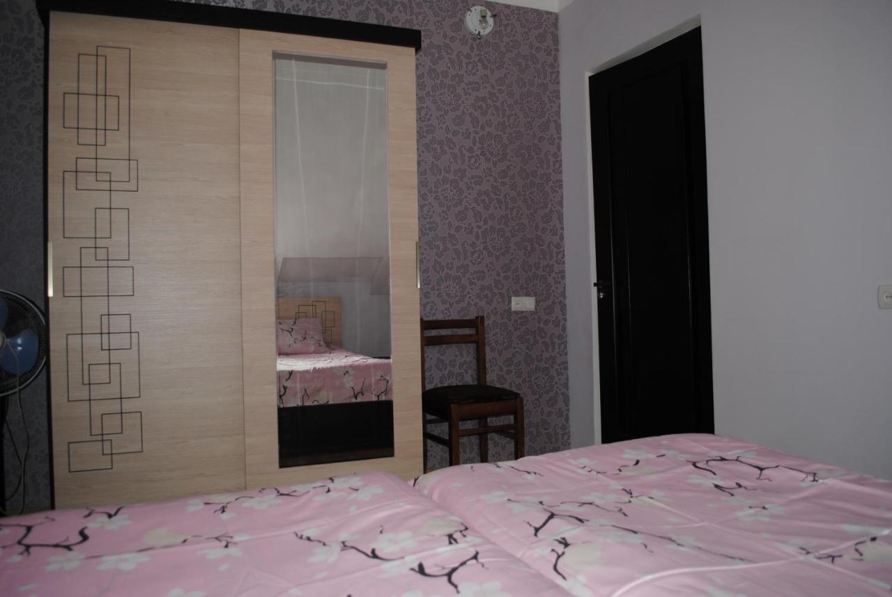 Family Guesthouse - Macharashvili Tbilissi Extérieur photo