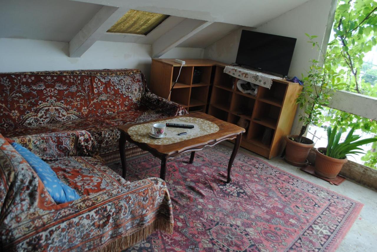 Family Guesthouse - Macharashvili Tbilissi Extérieur photo