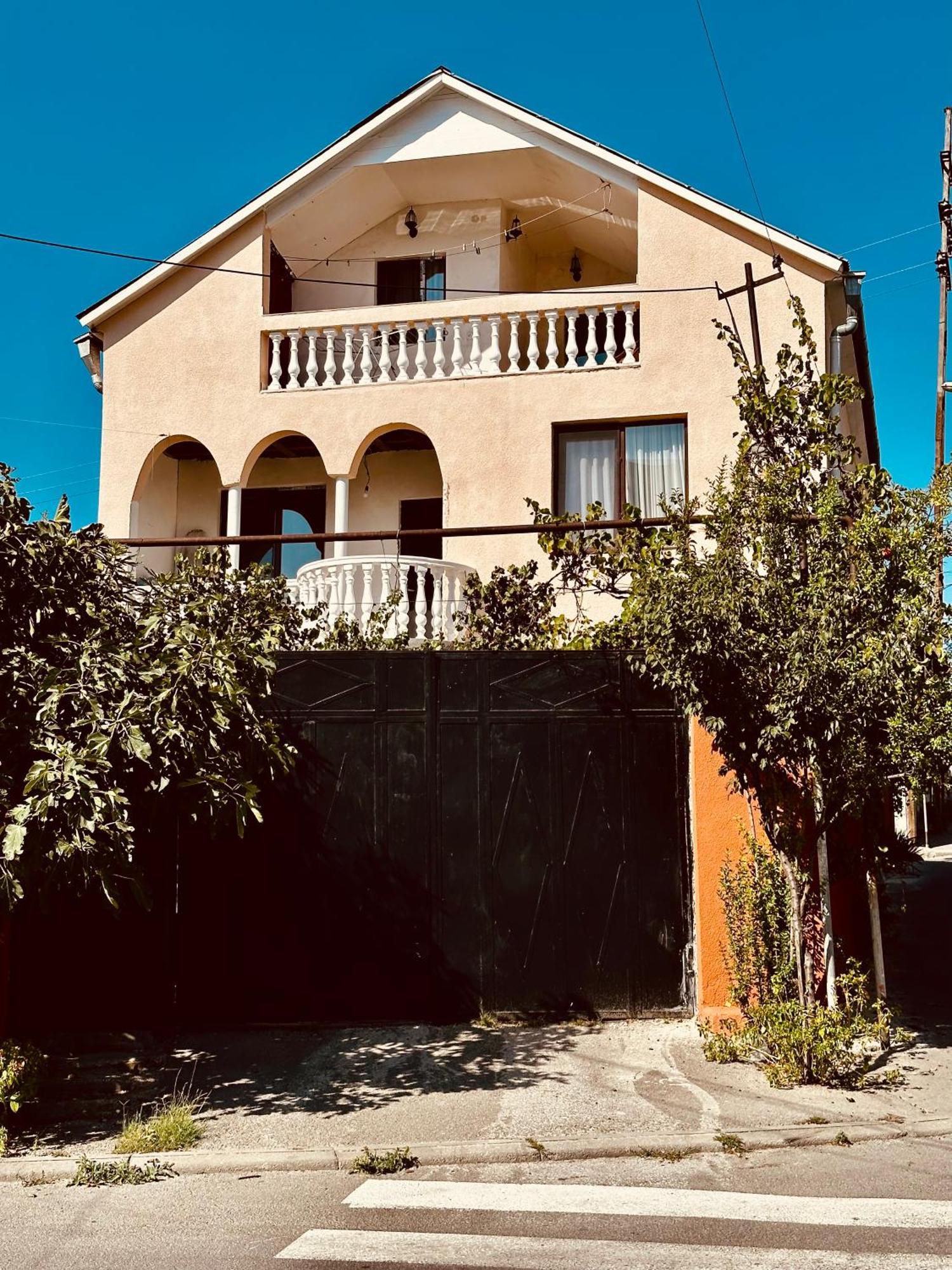 Family Guesthouse - Macharashvili Tbilissi Extérieur photo