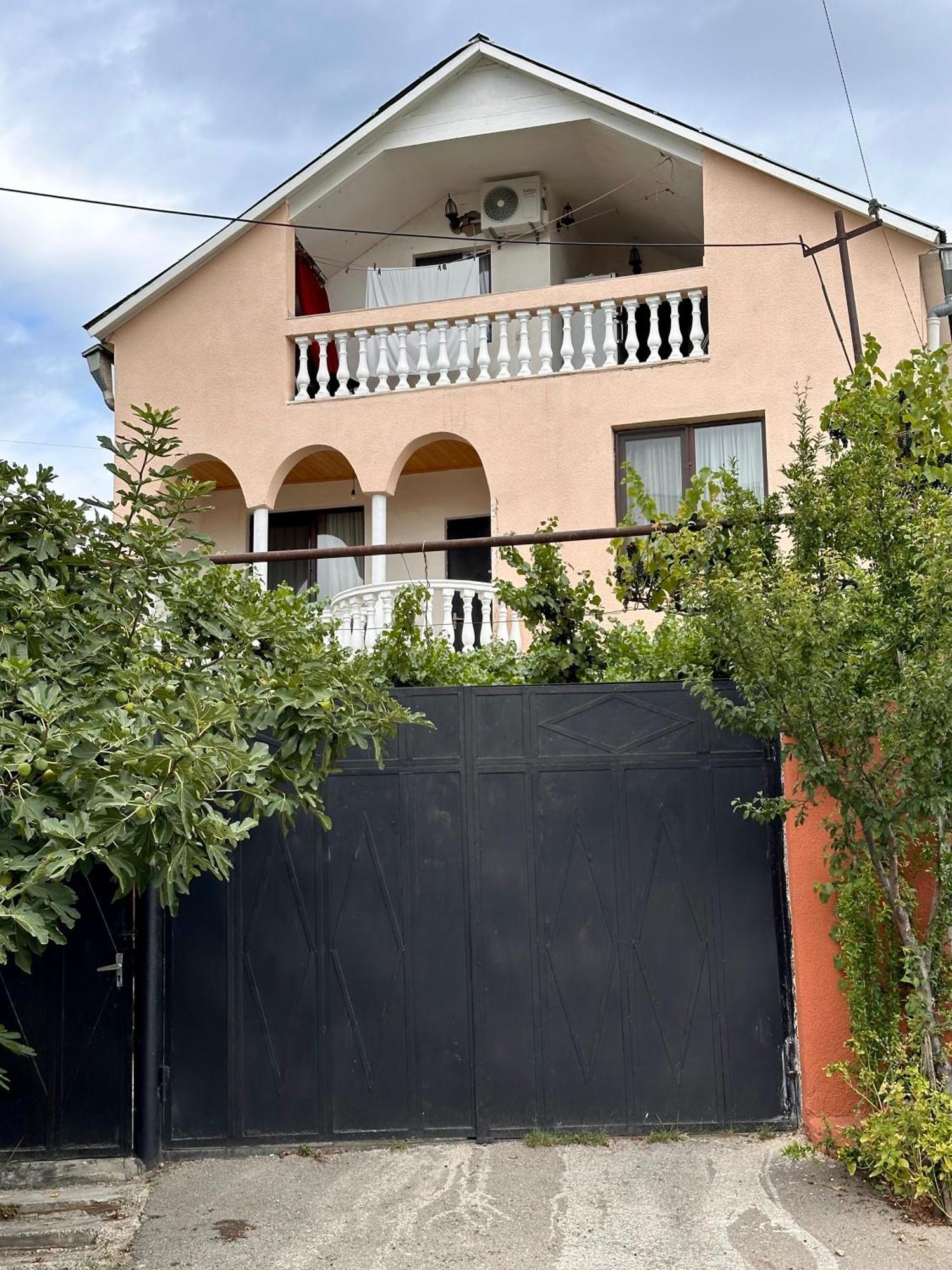 Family Guesthouse - Macharashvili Tbilissi Extérieur photo